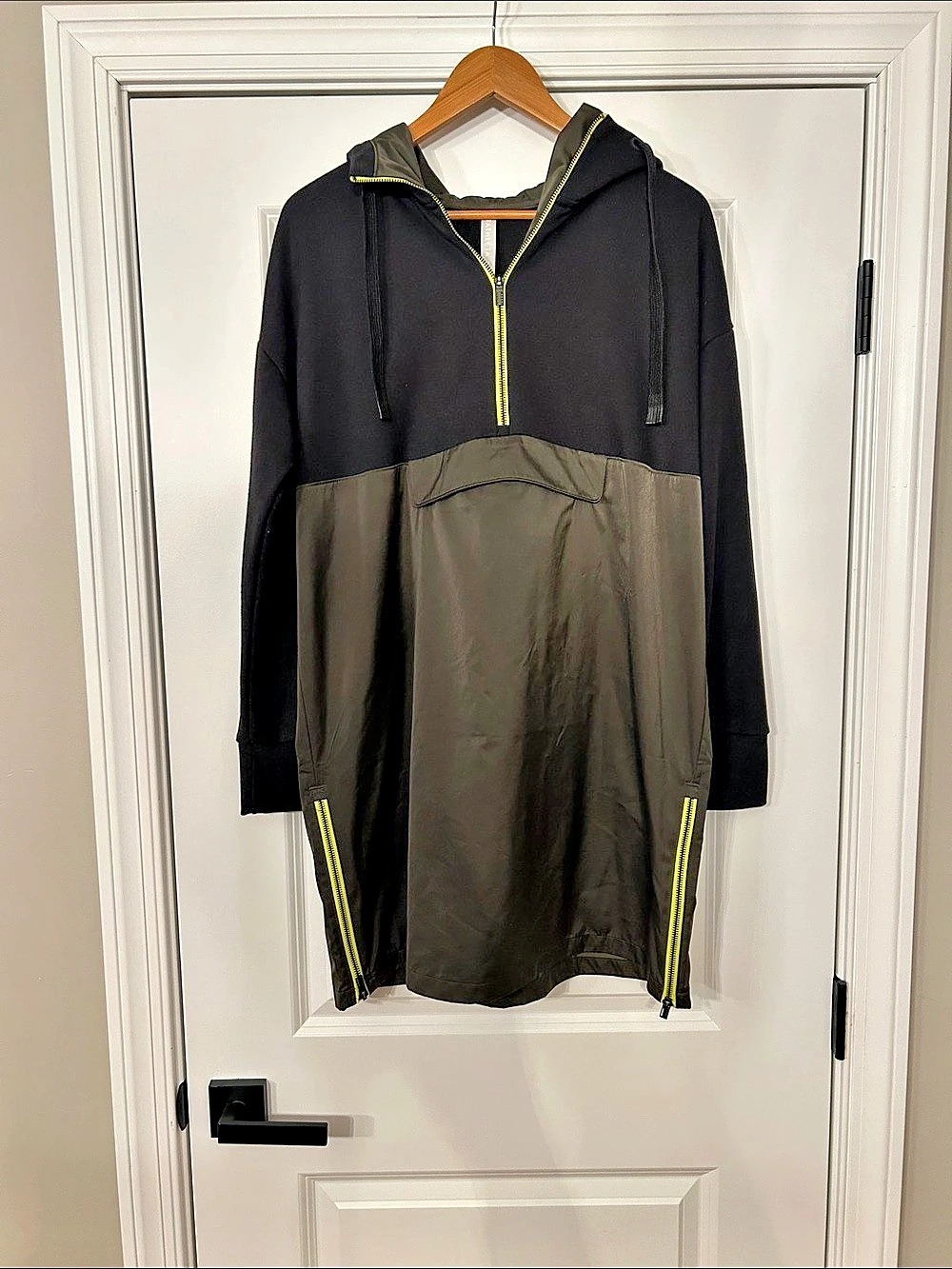 Athleta Hooded Half-Zip dress in Black & Green Size Medium